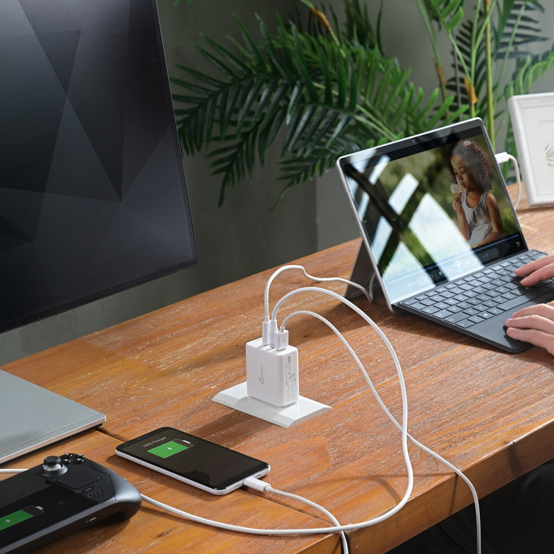 JUP3565C 65W GaN USB-C® 3-Port Traveler Charger with a USB-C® cable