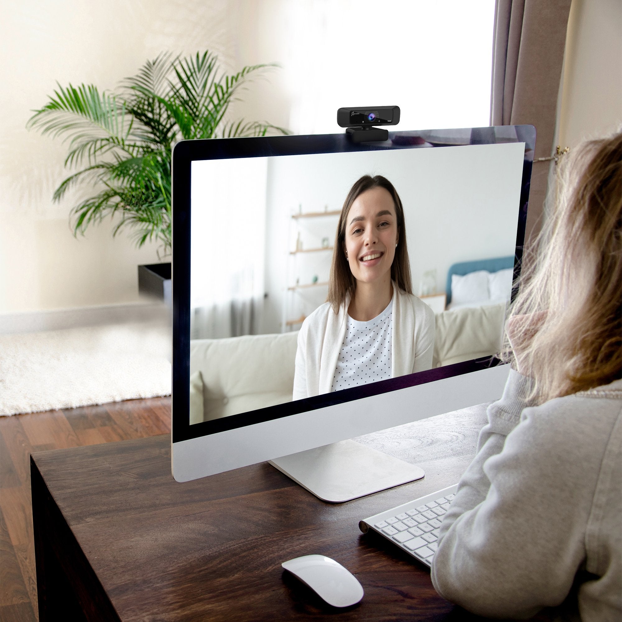 j5create JVCU100 USB™ HD Webcam with 360° Rotation – j5create International